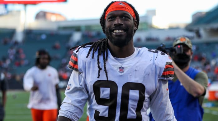 Cleveland Browns defensive end Jadeveon Clowney (90) walks off the field after the game against the Cincinnati Bengals at Paul Brown Stadium.